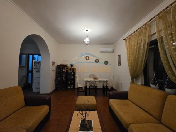 Tirane, jepet me qera apartament 3+1+Ballkon Kati 2, 115 m² 800 € (Rruga e Kavajes)
