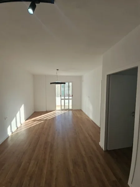 Durres, shes apartament Kati 1, 84 m² 116.000 € (Spitali Rajonal Durres +355 069 20 39 456)