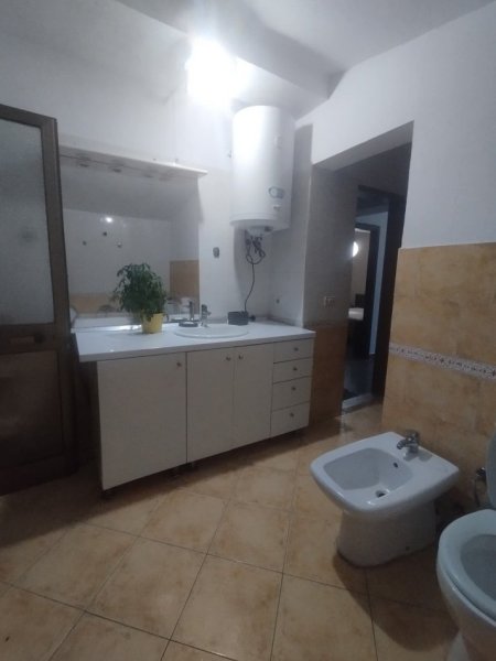 Tirane, jepet me qera apartament 2+1+Ballkon Kati 4, 85 m² 450 € 