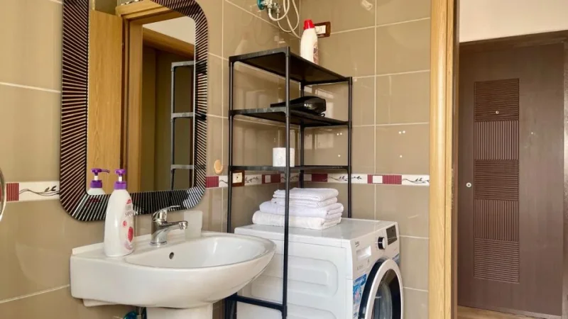 Tirane, jepet me qera apartament 1+1+Ballkon Kati 7, 75 m² (Pazari i Ri)