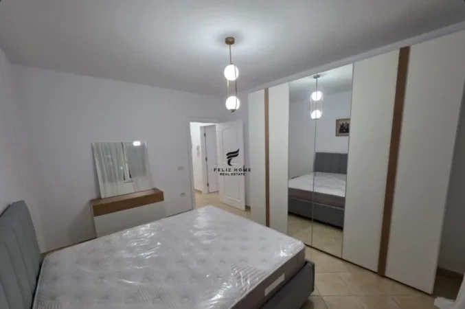 Tirane, jepet me qera apartament 1+1 Kati 4, 65 m² 65.000 € (ISH EKSPOZITA)