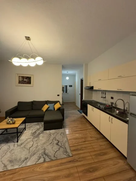 Tirane, jepet me qera apartament 2+1+Ballkon Kati 2, 90 m² 800 € 