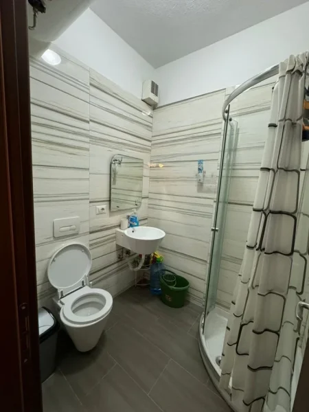 Tirane, jepet me qera apartament 2+1+Ballkon Kati 2, 90 m² 800 € 