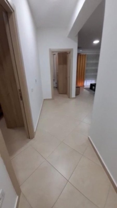 Tirane, jepet me qera apartament 2+1+Ballkon Kati 6, 80 m² 550 € 