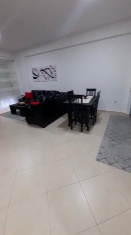 Tirane, jepet me qera apartament 2+1+Ballkon Kati 6, 80 m² 550 € 