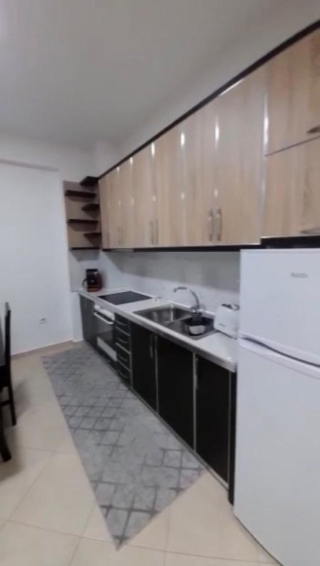 Tirane, jepet me qera apartament 2+1+Ballkon Kati 6, 80 m² 550 € 