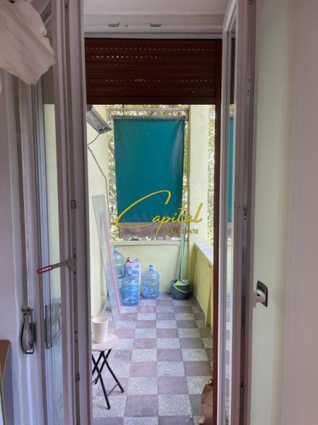 Tirane, jepet me qera ambjent biznesi Kati 3, 70 m² 800 € (ISH BLLOKU)