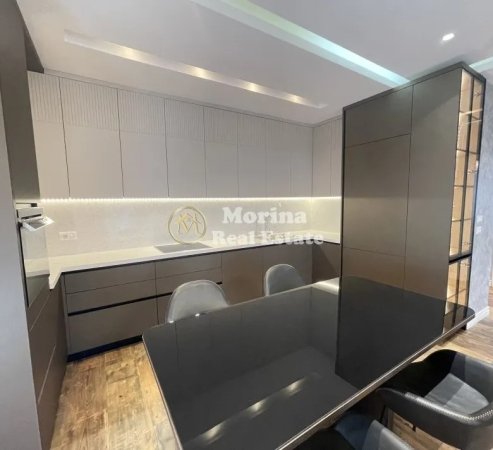 Tirane, jepet me qera apartament 3+1+Ballkon Kati 4, 138 m² 1.800 € (Kopeshti Zoologjik)