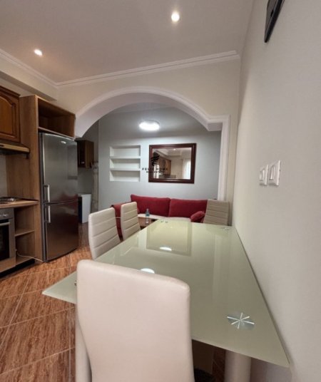 Tirane, jepet me qera apartament 1+1 Kati 1, 60 m² 450 € (5 MAJI)