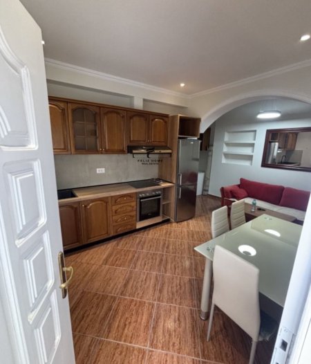 Tirane, jepet me qera apartament 1+1 Kati 1, 60 m² 450 € (5 MAJI)