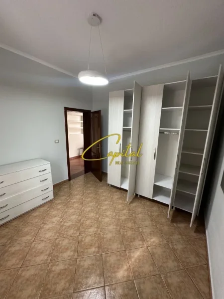 Tirane, jepet me qera apartament 1+1 Kati 1, 58 m² 450 € (5 MAJI)
