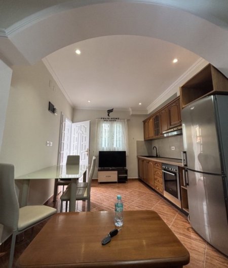 Tirane, jepet me qera apartament 1+1 Kati 1, 60 m² 450 € (5 MAJI)