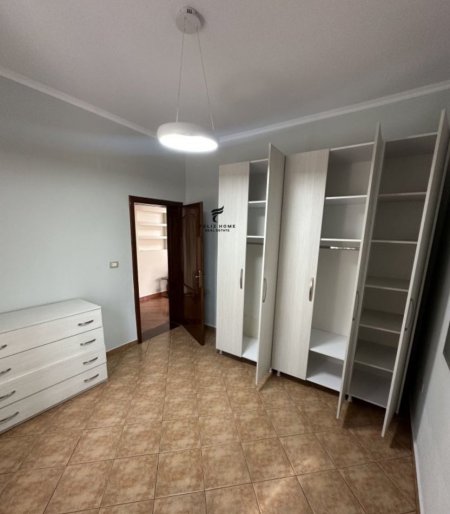 Tirane, jepet me qera apartament 1+1 Kati 1, 60 m² 450 € (5 MAJI)
