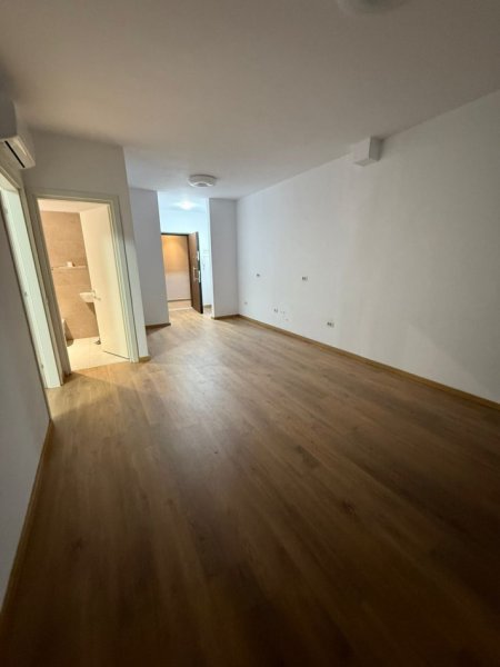 Tirane, jepet me qera zyre Kati 2, 75 m² 550 € (QENDER)