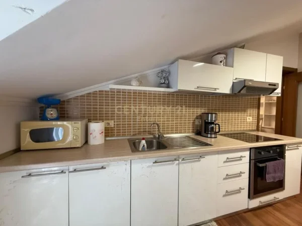 Tirane, jepet me qera apartament 1+1 Kati 4, 60 m² 500 € (Ambasada Amerikane)