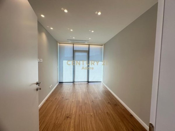 Tirane, jepet me qera zyre Kati 6, 98 m² 1.400 € (Liqeni Tiranes)