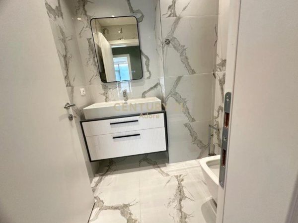 Tirane, jepet me qera zyre Kati 6, 98 m² 1.400 € (Liqeni Tiranes)