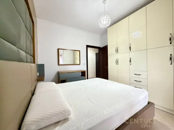Tirane, jepet me qera apartament Kati 4, 100 m² 650 € (Liqeni Thate)