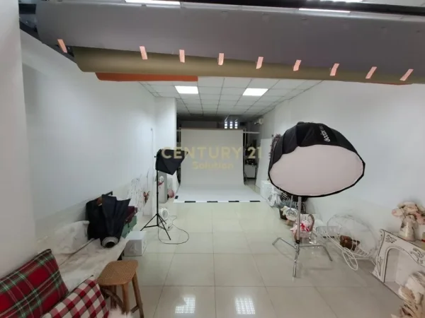 Tirane, jepet me qera ambjent biznesi Kati 0, 70 m² 500 € (Rruga e Dibres)