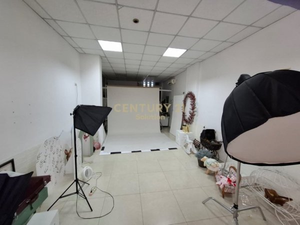 Tirane, jepet me qera ambjent biznesi Kati 0, 70 m² 500 € (Rruga e Dibres)