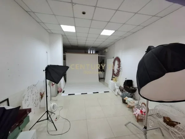 Tirane, jepet me qera ambjent biznesi Kati 0, 70 m² 500 € (Rruga e Dibres)