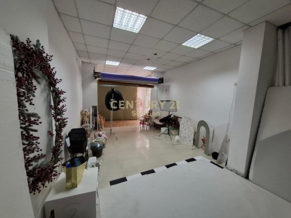 Tirane, jepet me qera ambjent biznesi Kati 0, 70 m² 500 € (Rruga e Dibres)