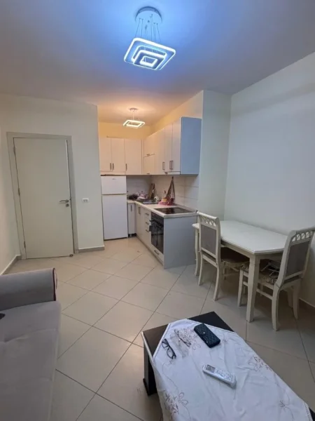 Tirane, jepet me qera apartament 1+1+Ballkon Kati 5, 65 m² 500 € (Rruga e Dibres)