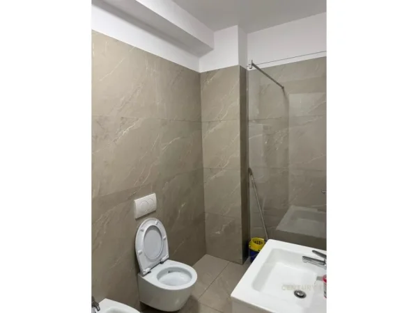 Tirane, jepet me qera apartament 1+1 Kati 1, 58 m² 550 € (Liqeni Thate)