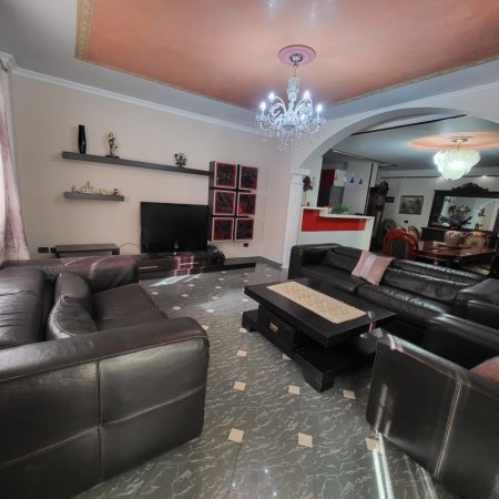 Tirane, jepet me qera apartament 3+1+Aneks+Ballkon Kati 3, 121 m² 700 € 
