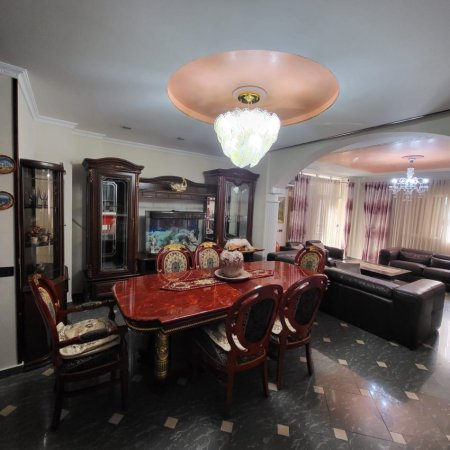 Tirane, jepet me qera apartament 3+1+Aneks+Ballkon Kati 3, 121 m² 700 € 