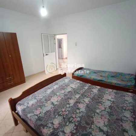 Tirane, jepet me qera shtepi 2+1 Kati 1, 120 m² 370 € (Rruga 5 Maji)