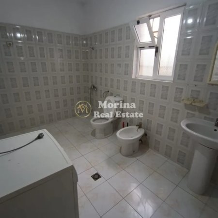 Tirane, jepet me qera shtepi 2+1 Kati 1, 120 m² 370 € (Rruga 5 Maji)