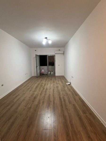 Tirane, jepet me qera apartament 1+1+Ballkon Kati 6, 74 m² 430 € 