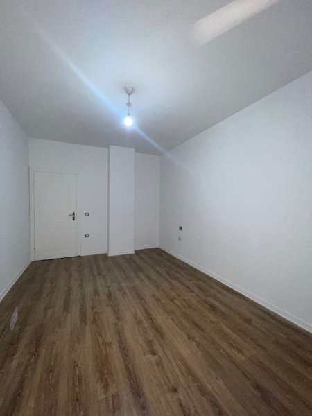 Tirane, jepet me qera apartament 1+1+Ballkon Kati 6, 74 m² 430 € 