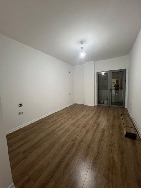 Tirane, jepet me qera apartament 1+1+Ballkon Kati 6, 74 m² 430 € 