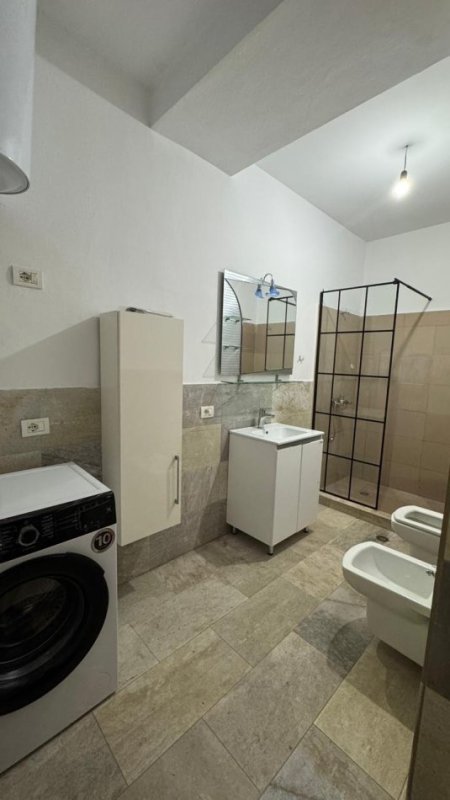 Tirane, jepet me qera apartament 2+1+Ballkon Kati 4, 110 m² 700 € (Rruga Rrapo Hekali)