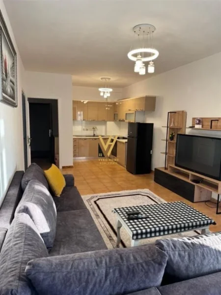 Tirane, jepet me qera apartament 2+1+Ballkon Kati 1, 90 m² 450 € (YZBERISHT)