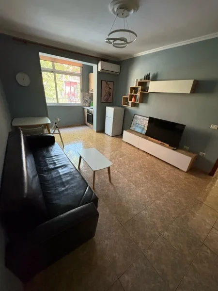 Tirane, shitet 1+1 Kati 2, 45 m² 130.000 € (Rruga e Kavajes)