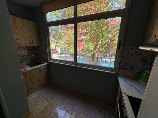 Tirane, shitet 1+1 Kati 2, 45 m² 130.000 € (Rruga e Kavajes)