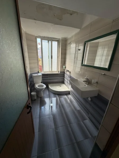 Tirane, shitet 1+1 Kati 2, 45 m² 130.000 € (Rruga e Kavajes)