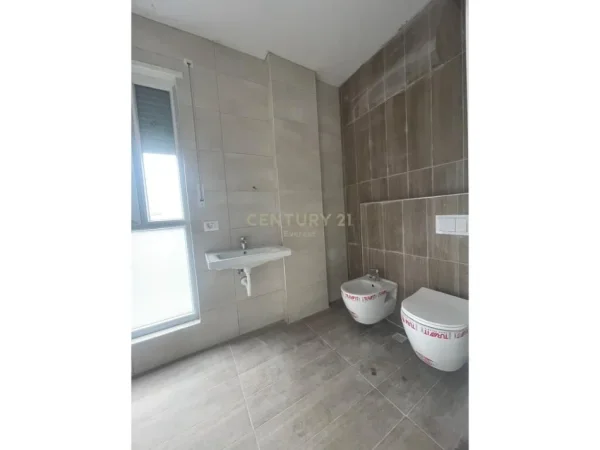 Tirane, shitet apartament 1+1 , 92 m² 153.000 €