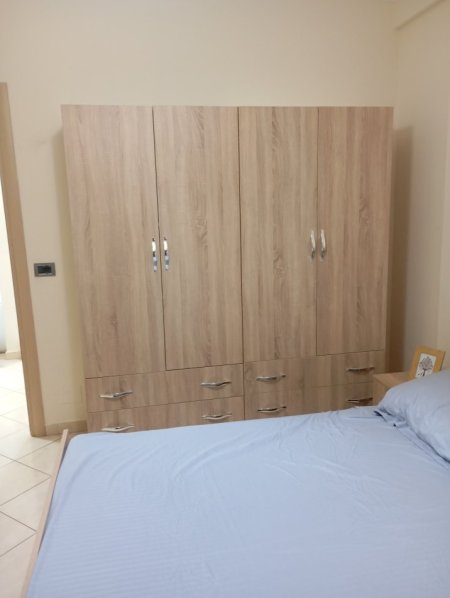 Tirane, jepet me qera apartament 1+1+Ballkon Kati 1, 51 m² 450 €