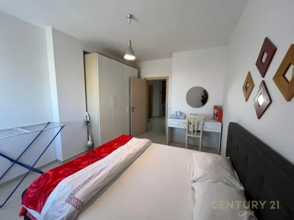Tirane, jepet me qera apartament 1+1 Kati 8, 64 m² 500 € (Bulevardi Migjeni)