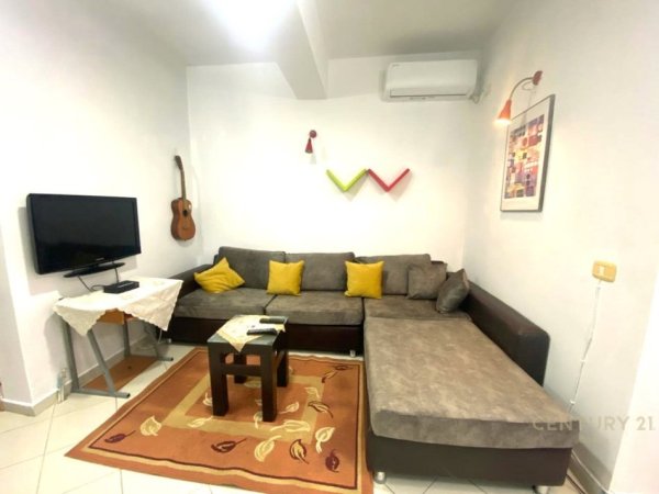 Tirane, jepet me qera apartament 1+1 Kati 11, 63 m² 500 € (Globe)
