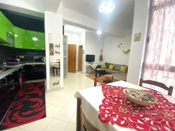 Tirane, jepet me qera apartament 1+1 Kati 11, 63 m² 500 € (Globe)