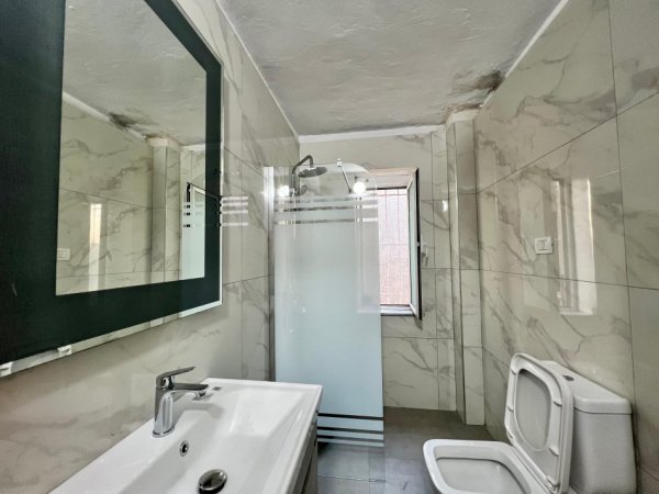 Tirane, jepet me qera apartament 3+1+Ballkon Kati 5, 80 m² 600 € (Rruga fortuzi)