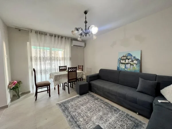 Tirane, jepet me qera apartament 3+1+Ballkon Kati 5, 80 m² 600 € (Rruga fortuzi)