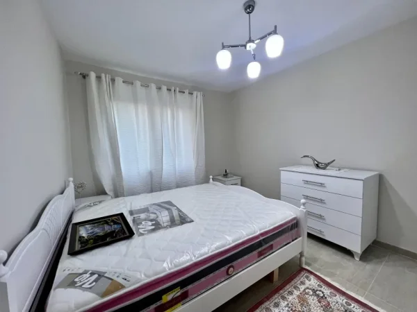 Tirane, jepet me qera apartament 3+1+Ballkon Kati 5, 80 m² 600 € (Rruga fortuzi)