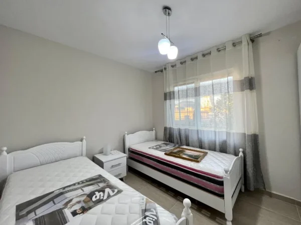 Tirane, jepet me qera apartament 3+1+Ballkon Kati 5, 80 m² 600 € (Rruga fortuzi)