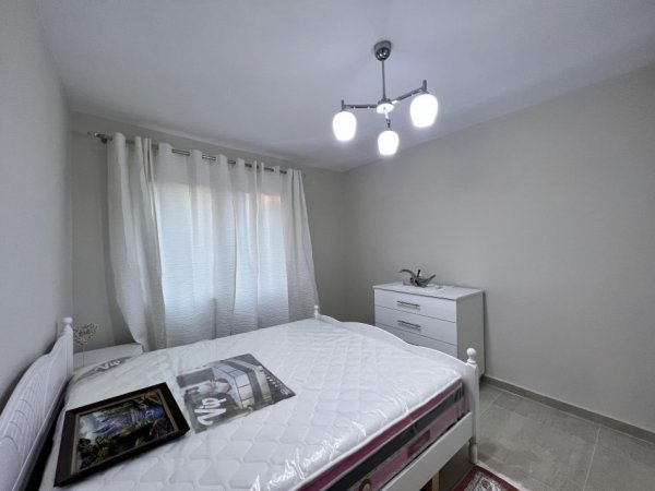 Tirane, jepet me qera apartament 3+1+Ballkon Kati 5, 80 m² 600 € (Rruga fortuzi)